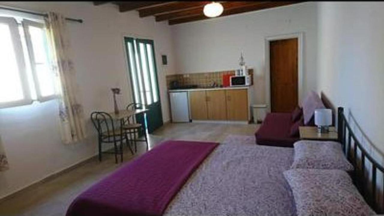 Lovely Studio In Strinilas With Its Own Pool Zewnętrze zdjęcie