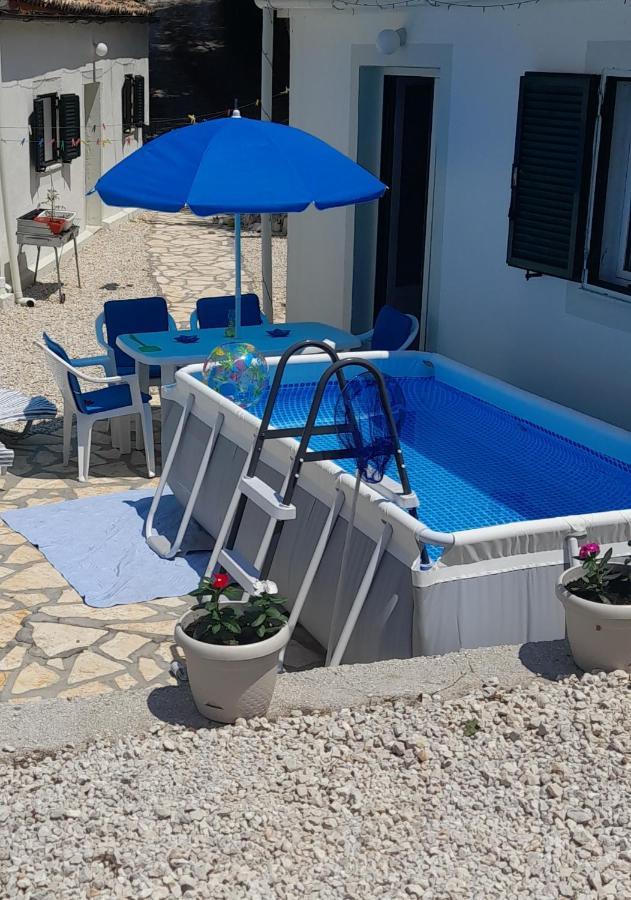 Lovely Studio In Strinilas With Its Own Pool Zewnętrze zdjęcie