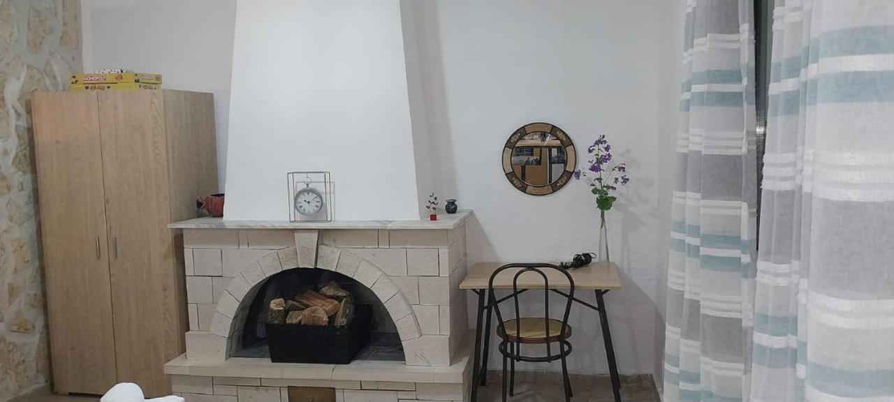 Lovely Studio In Strinilas With Its Own Pool Zewnętrze zdjęcie