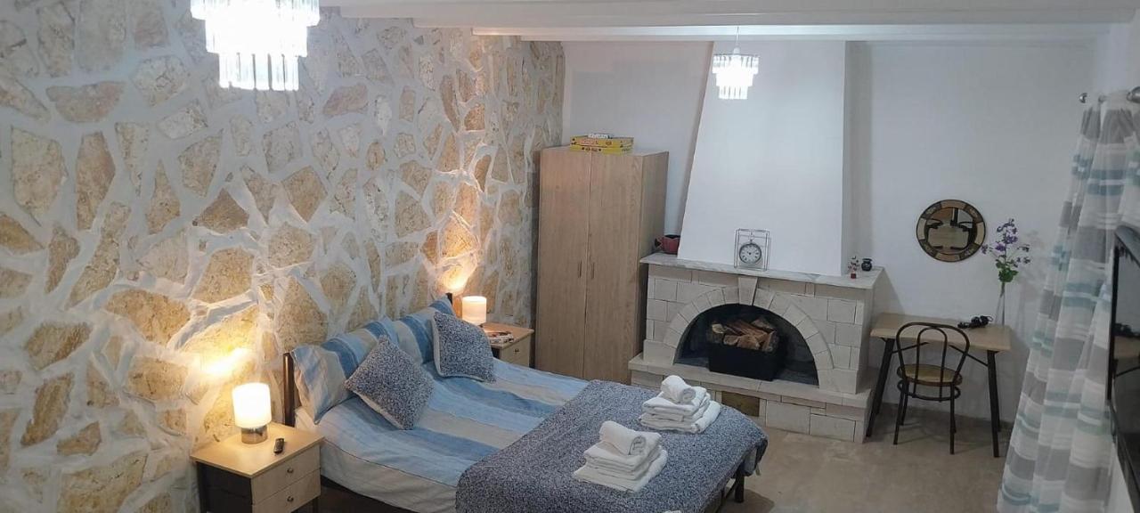 Lovely Studio In Strinilas With Its Own Pool Zewnętrze zdjęcie