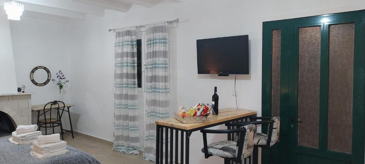 Lovely Studio In Strinilas With Its Own Pool Zewnętrze zdjęcie