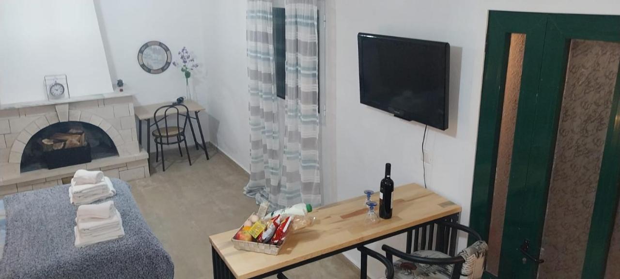 Lovely Studio In Strinilas With Its Own Pool Zewnętrze zdjęcie