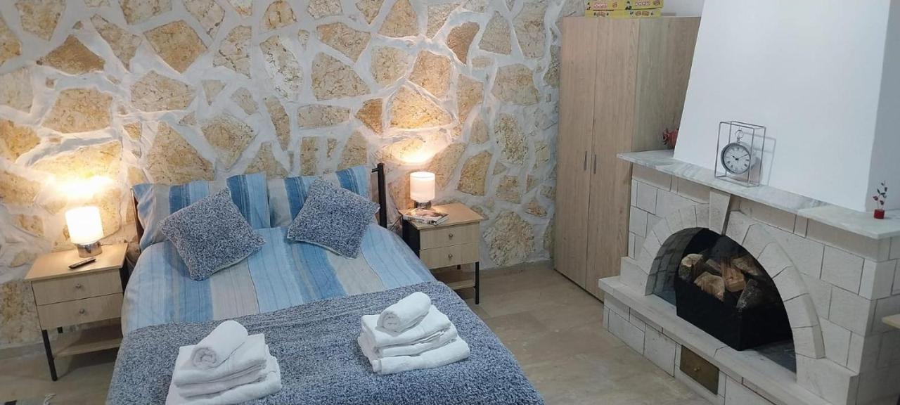 Lovely Studio In Strinilas With Its Own Pool Zewnętrze zdjęcie