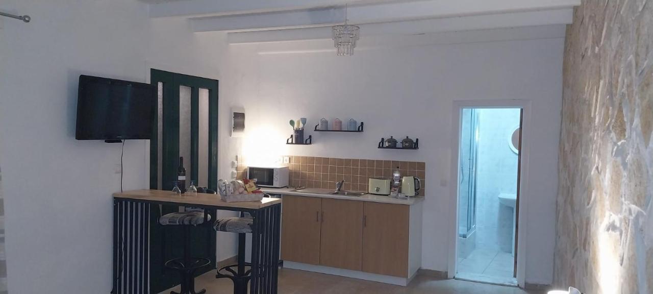 Lovely Studio In Strinilas With Its Own Pool Zewnętrze zdjęcie