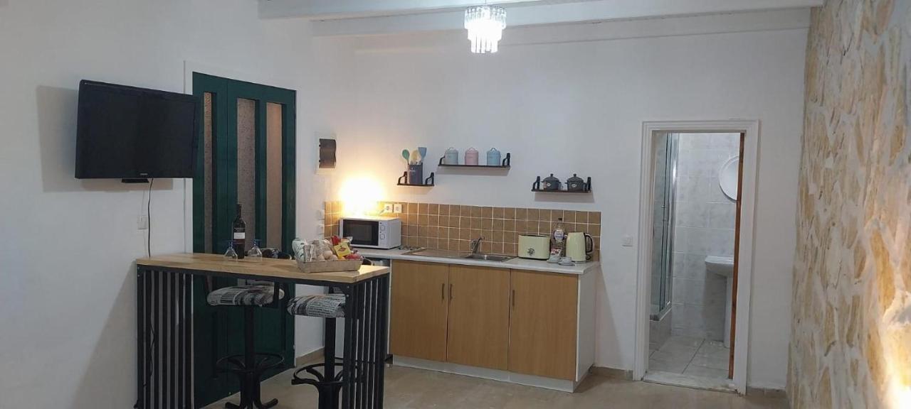 Lovely Studio In Strinilas With Its Own Pool Zewnętrze zdjęcie