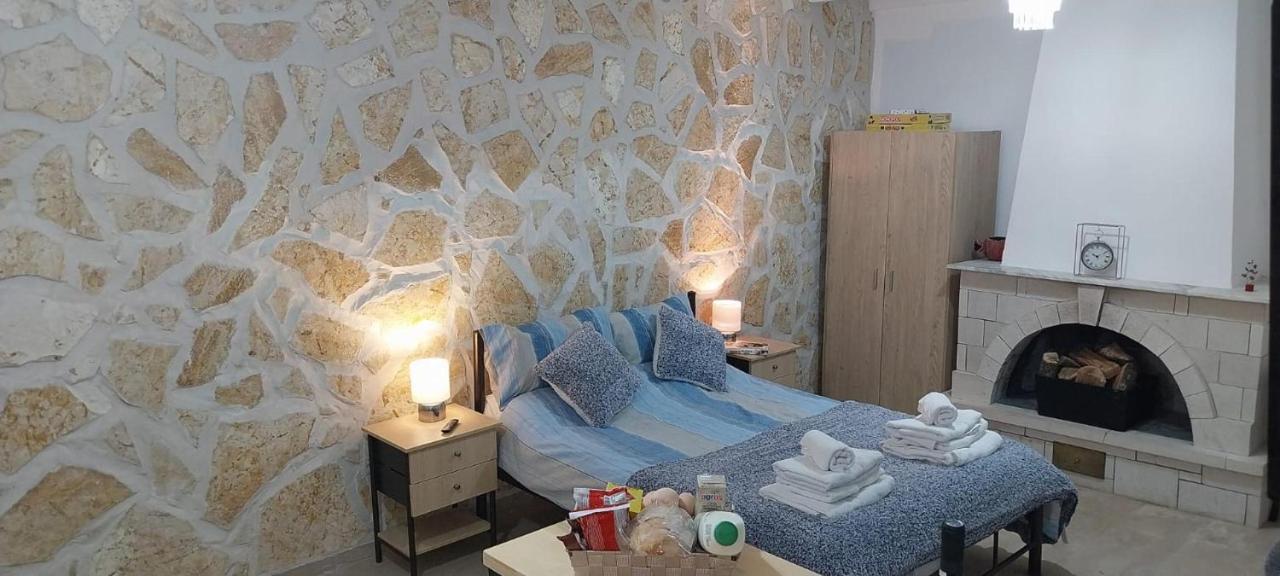 Lovely Studio In Strinilas With Its Own Pool Zewnętrze zdjęcie